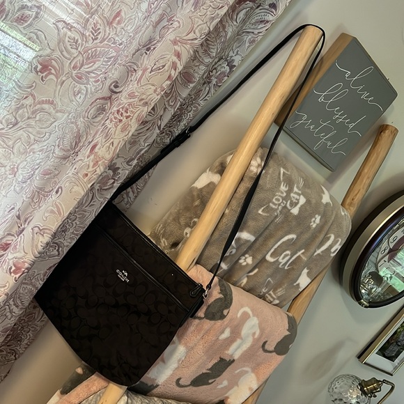 Euc coach crossbody - Picture 2 of 4